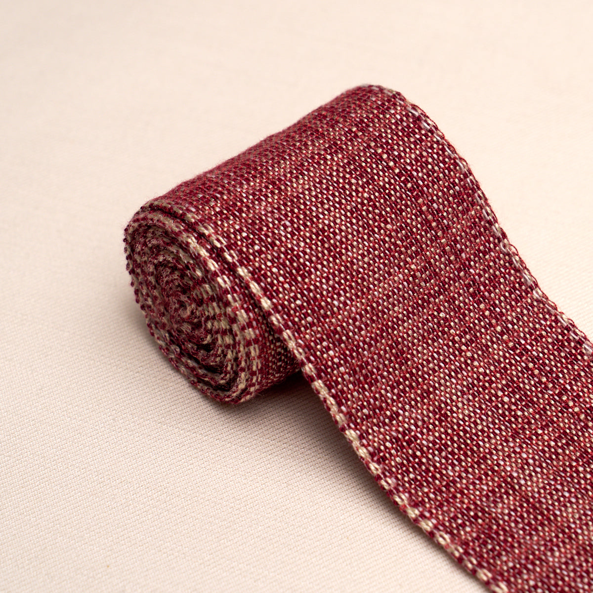 TWEED-TAPE-MEDIUM-RED-SCHUMACHER-86193 - Schumacher Recortar