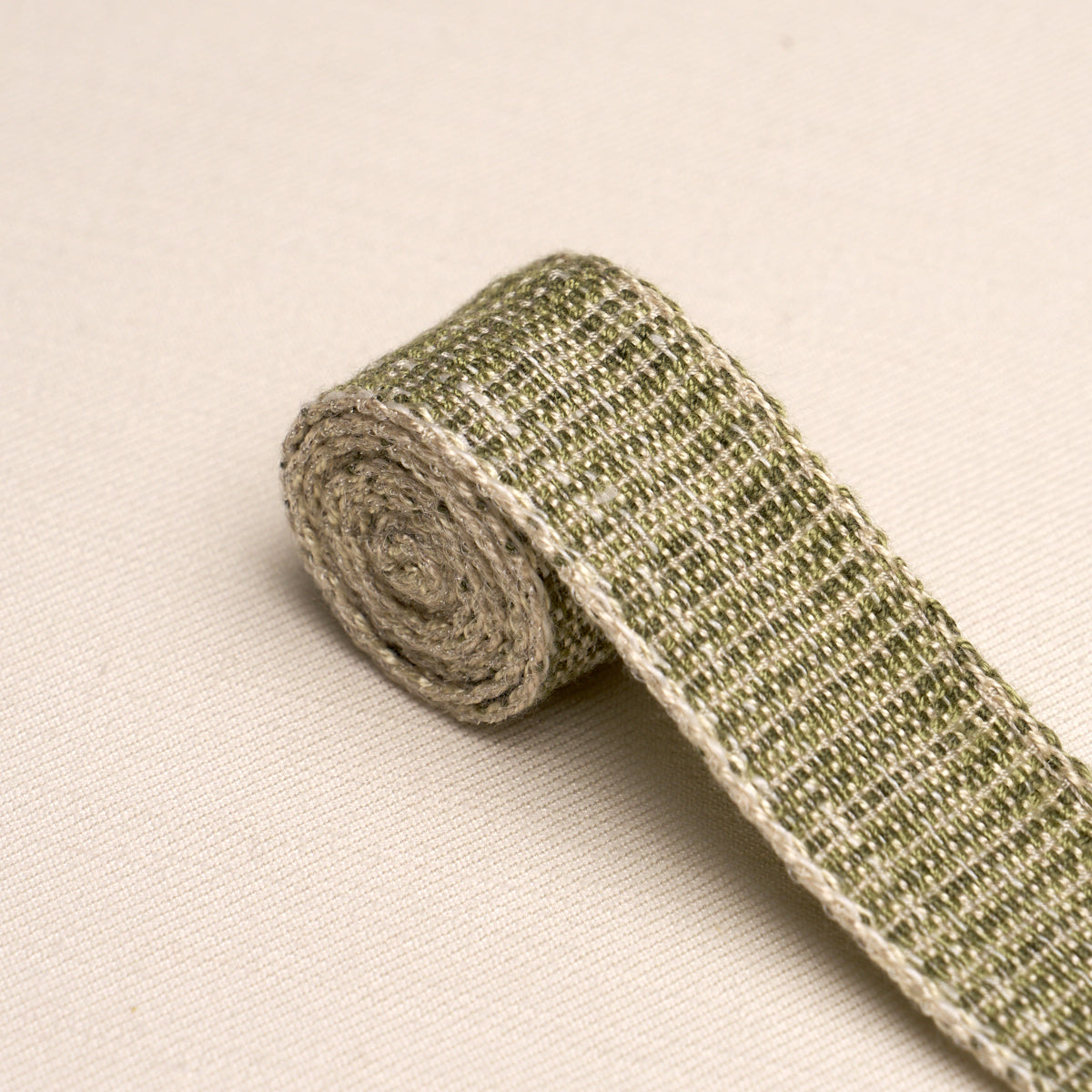 TWEED-TAPE-NARROW-LEAF-SCHUMACHER-86201 - Schumacher Recortar