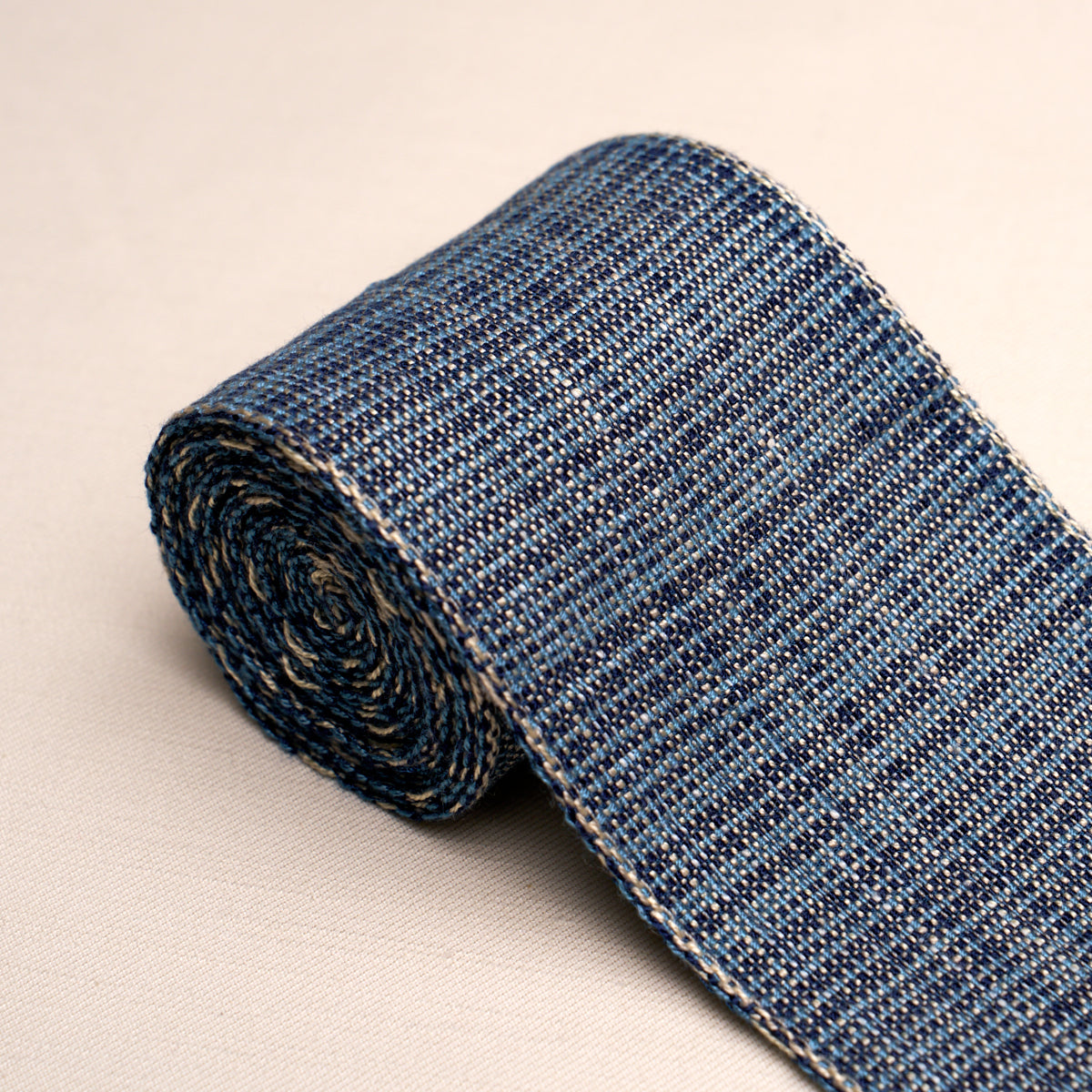TWEED-TAPE-WIDE-INDIGO-SCHUMACHER-86210 - Schumacher Recortar