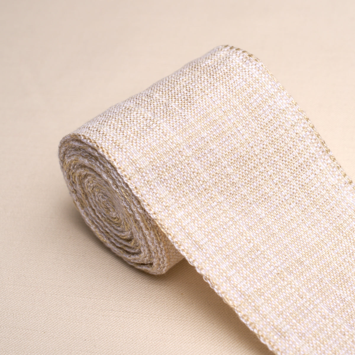TWEED-TAPE-WIDE-IVORY-SCHUMACHER-86213 - Schumacher Recortar