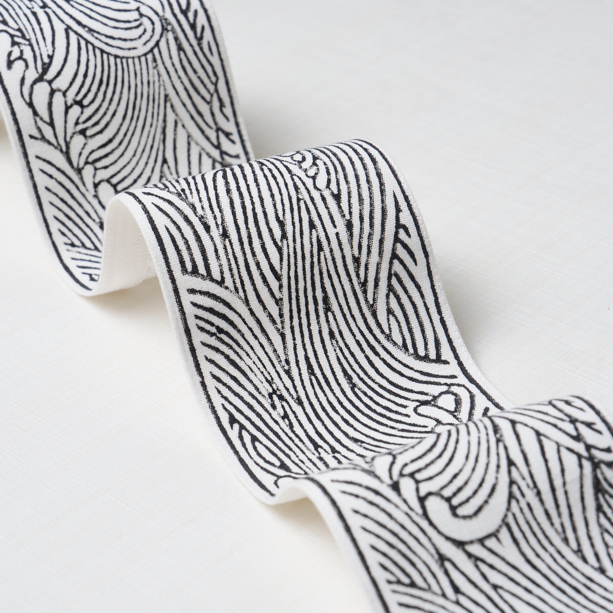 UMI-TAPE-BLACK-SCHUMACHER-86216 - Schumacher Recortar