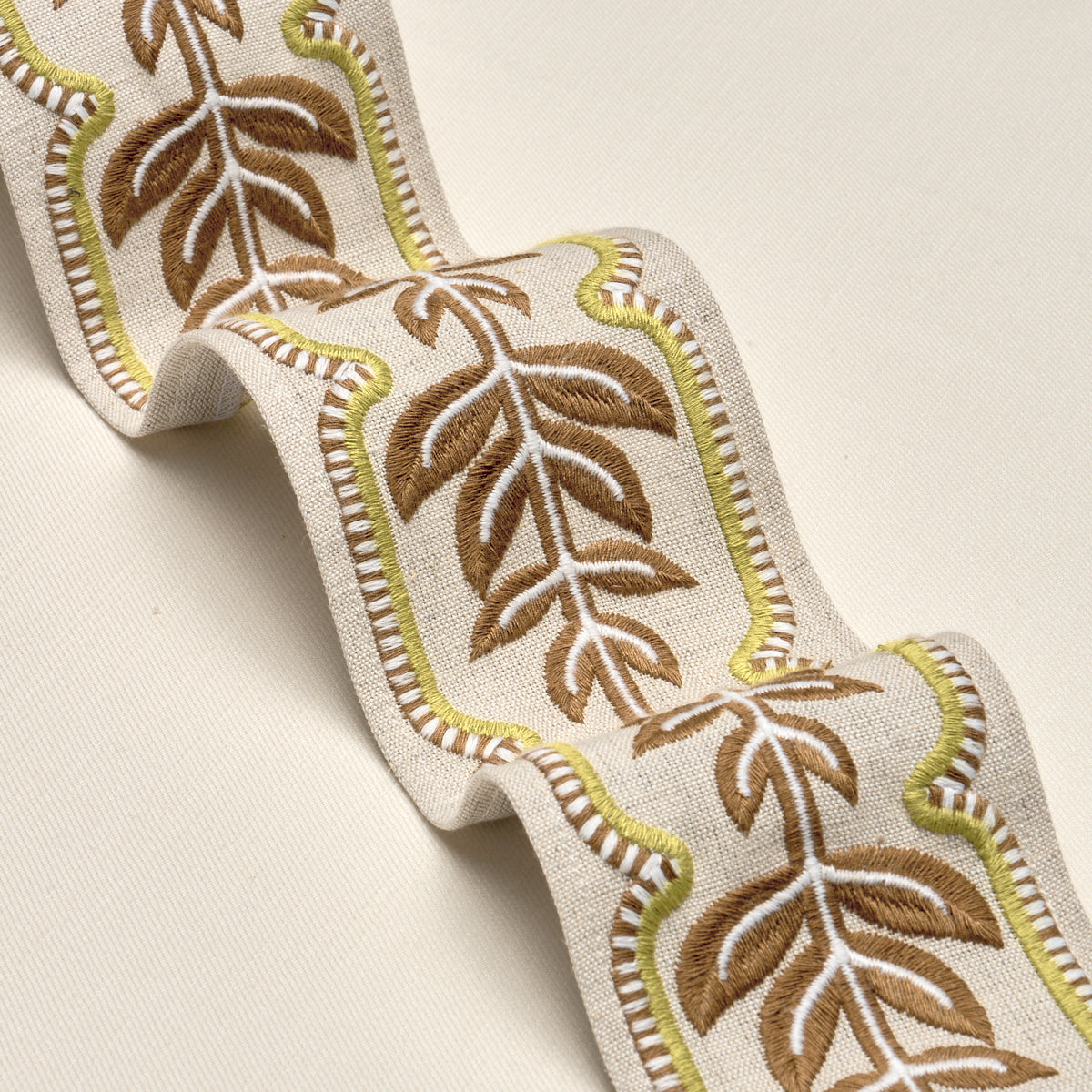 HIGH-LINE-TAPE-CHARTREUSE-SCHUMACHER-86912 - Schumacher Recortar
