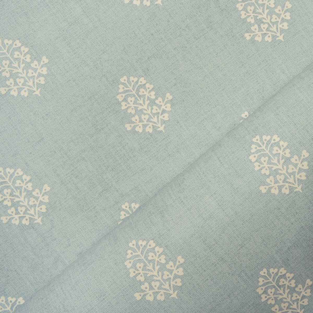 Cow Parsley - Sky - KRAVET COUTURE Papel pintado