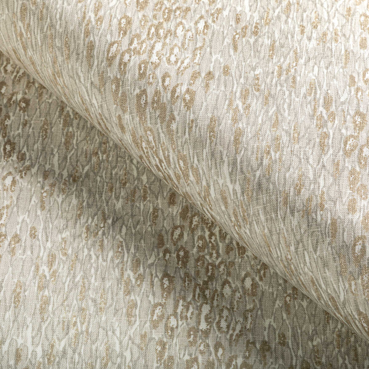 Chromis - Oyster - KRAVET BASICS Fabric
