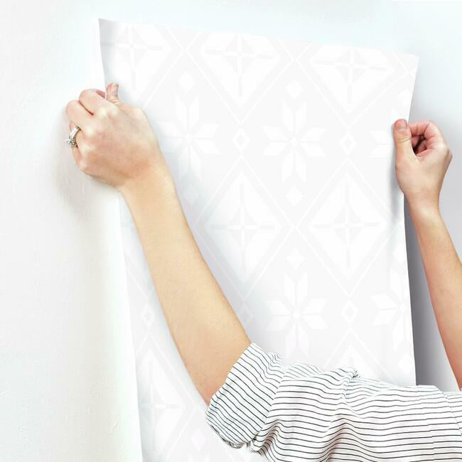 disney-frozen-2-elsas-bedroom-wallpaper-grey-york-wallcoverings-di1010