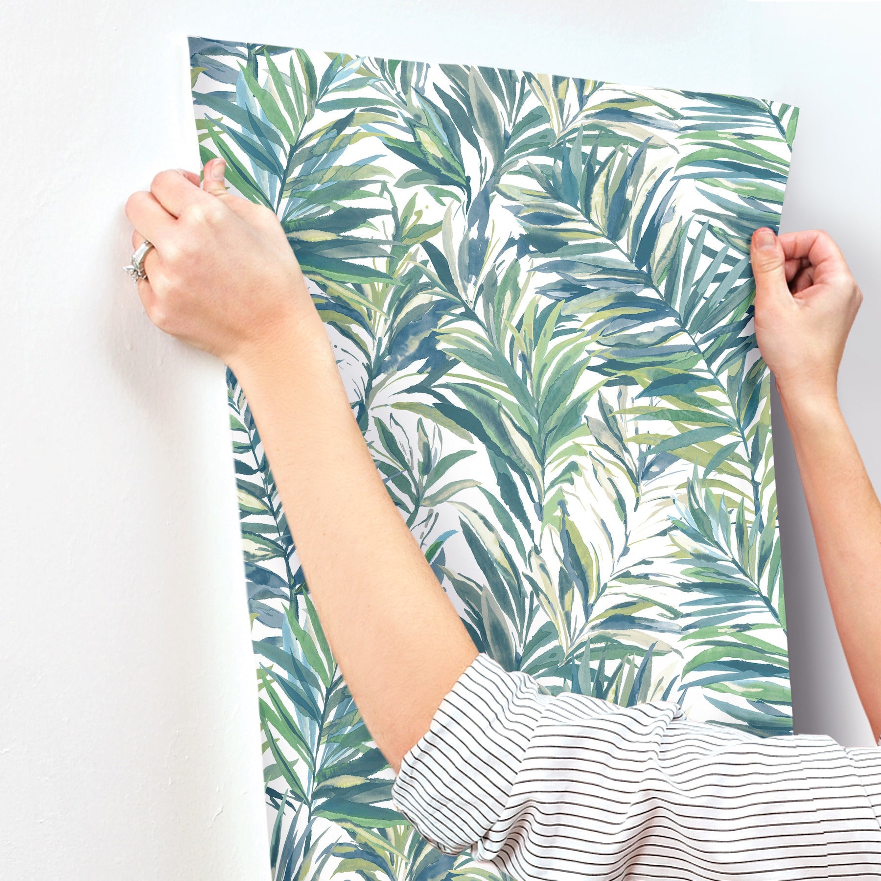 swaying-palms-wallpaper-green-blue-york-wallcoverings-gn2544