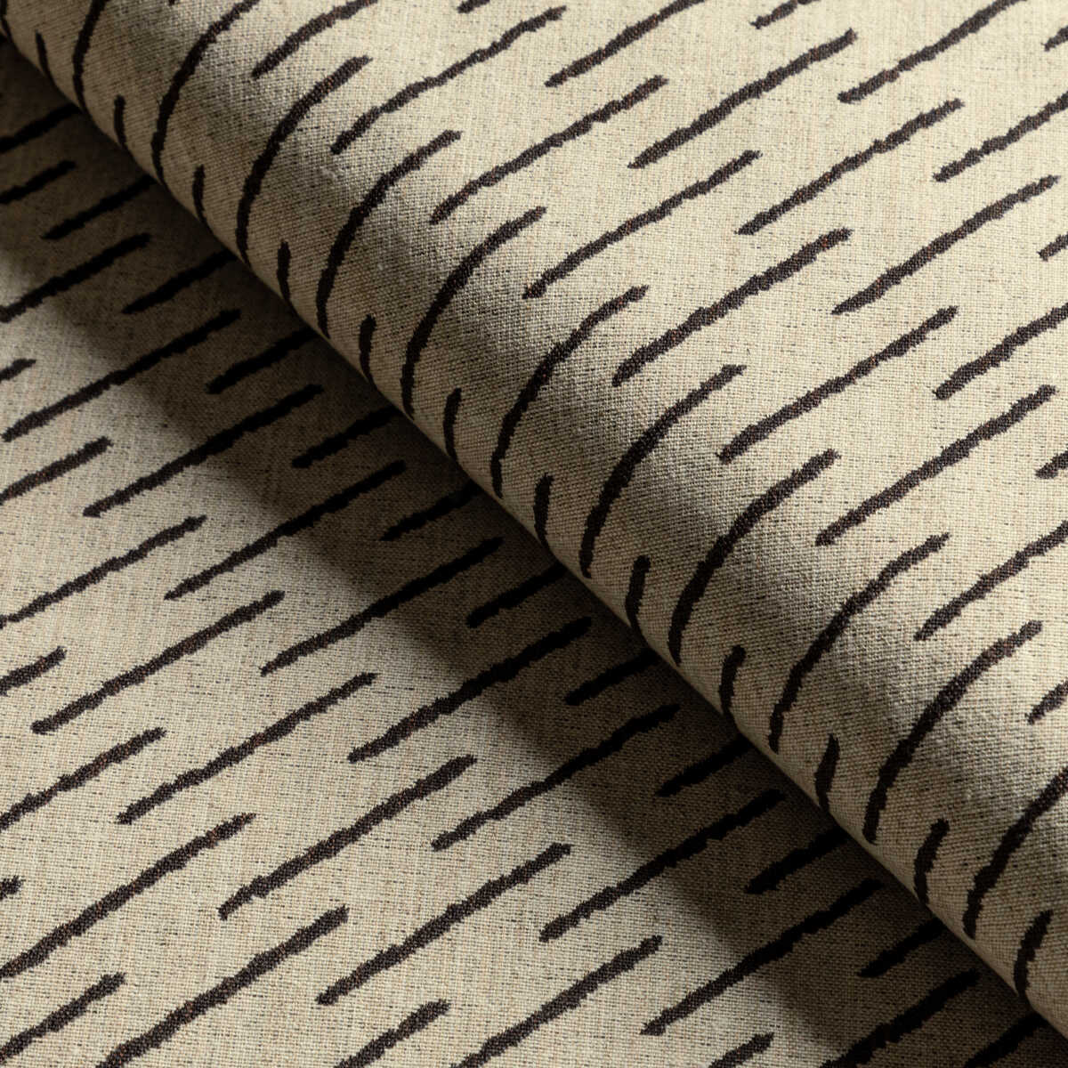 Esker Weave - Ebony/Ivory - LEE JOFA MODERN Fabric