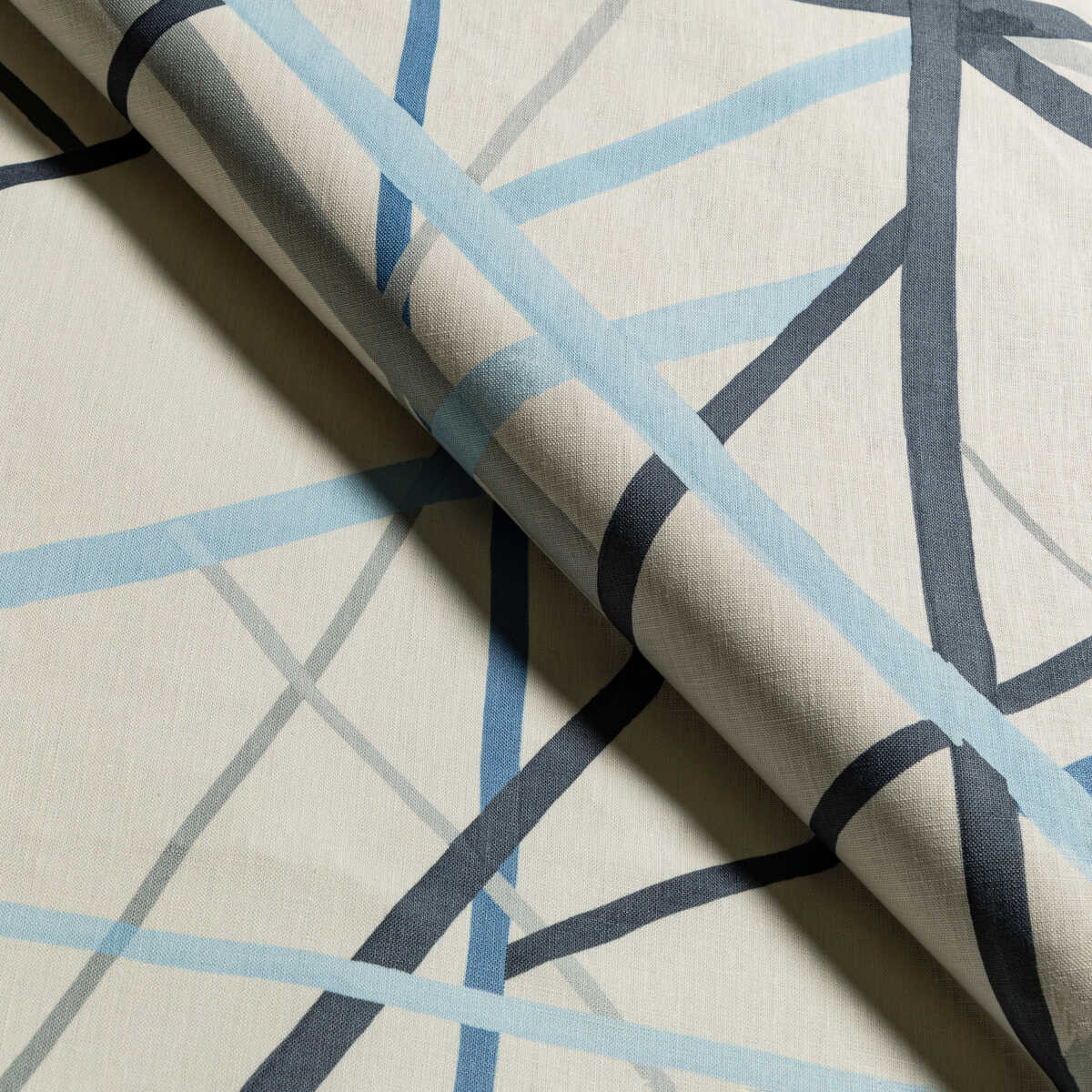 Simpatico Print - Sky - LEE JOFA MODERN Fabric