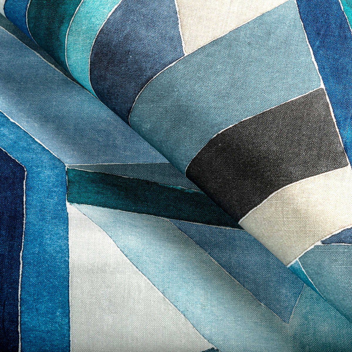 Roulade Print - Navy/Teal - LEE JOFA MODERN Fabric