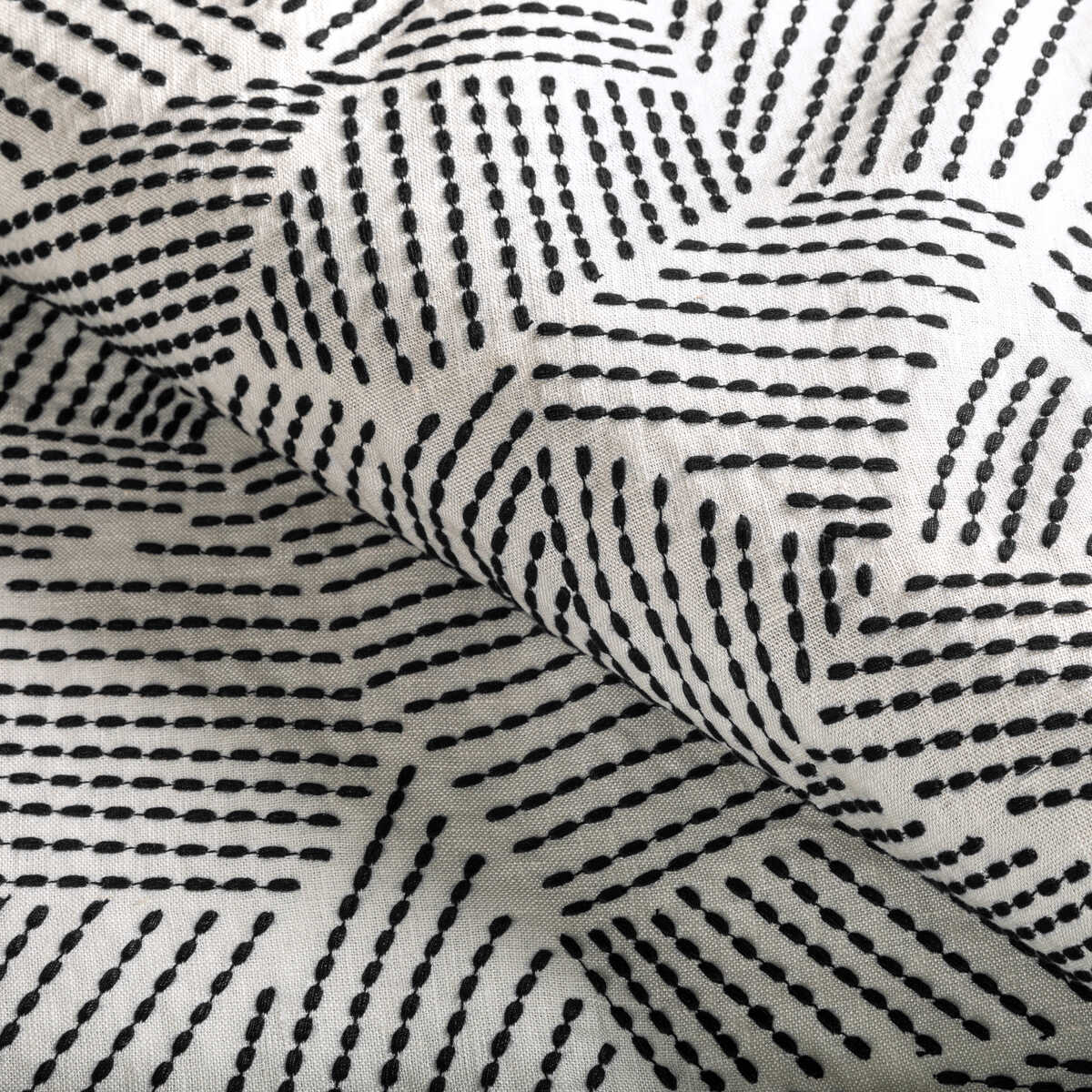 Chord Embroidery - Ebony - LEE JOFA MODERN Fabric