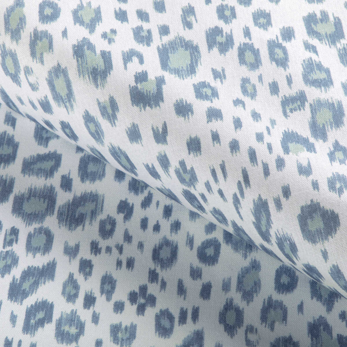 Leopardos - Sky - KRAVET BASICS Fabric