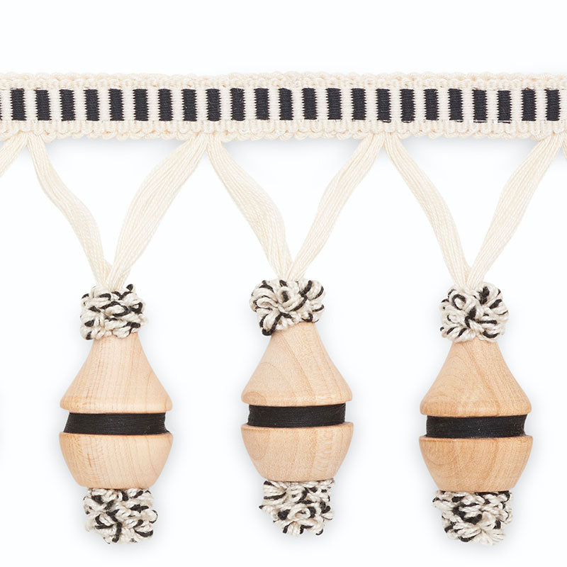 CLAUDINE-MOLDED-FRINGE-BLACK-OFF-WHITE-NATURAL-SCHUMACHER-MF4021-3 - Schumacher Recortar