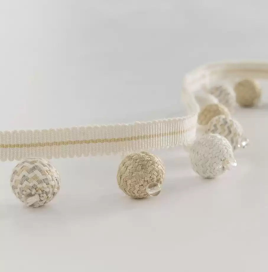 Trianon Bauble Bitter Chocolate/Ivory - Nina Campbell - NCT512-02 Trim