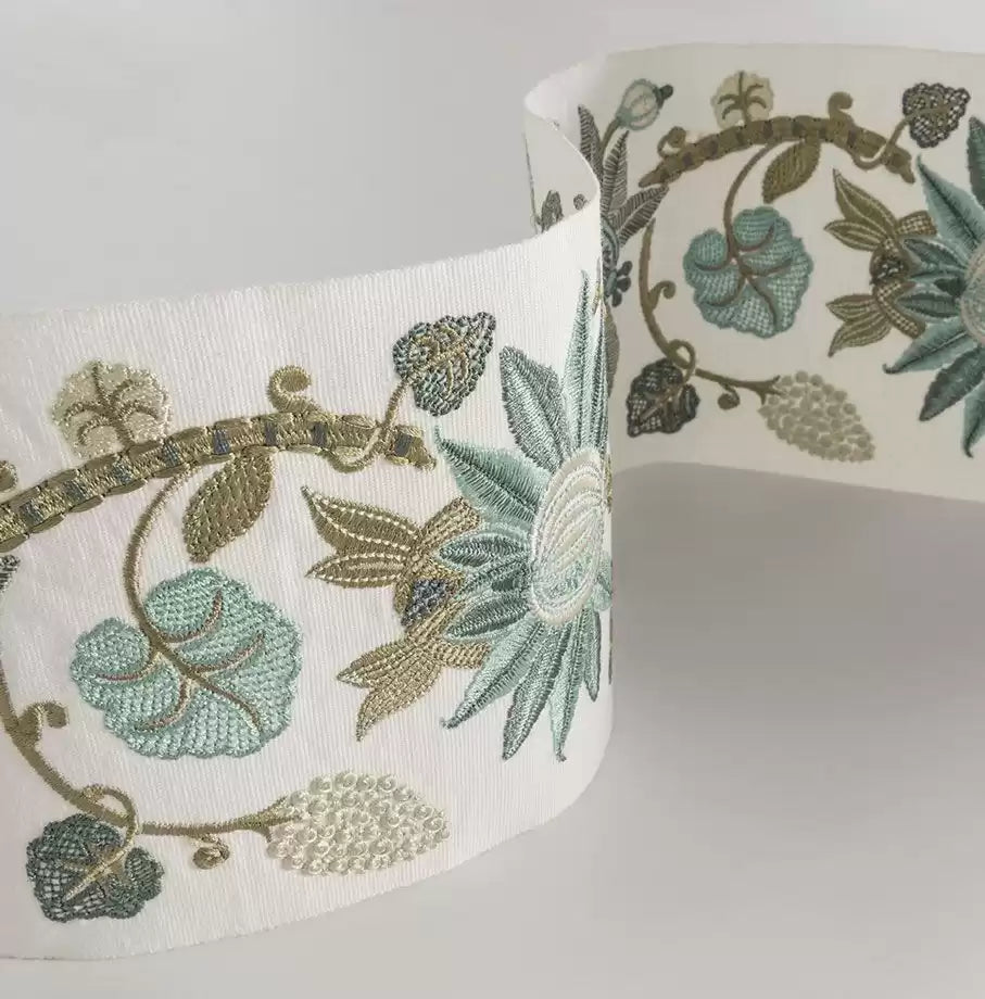 Trianon Floral Green/Cream/Ivory - Nina Campbell - NCT516-02 Trim