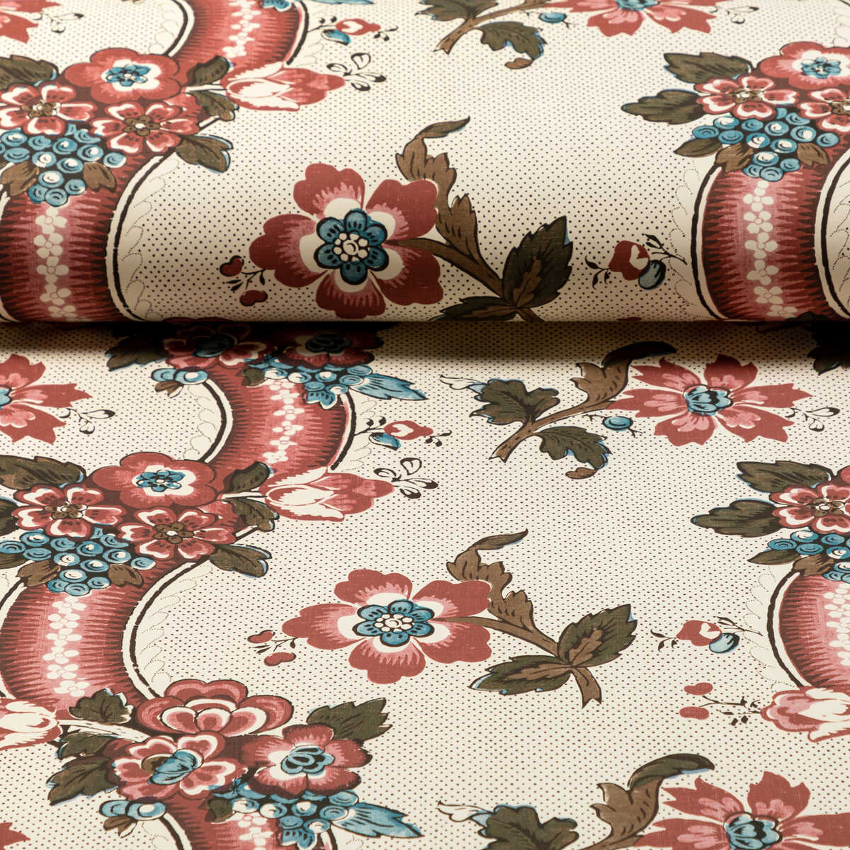 Benday Paper - Red/Blue - LEE JOFA Wallpaper