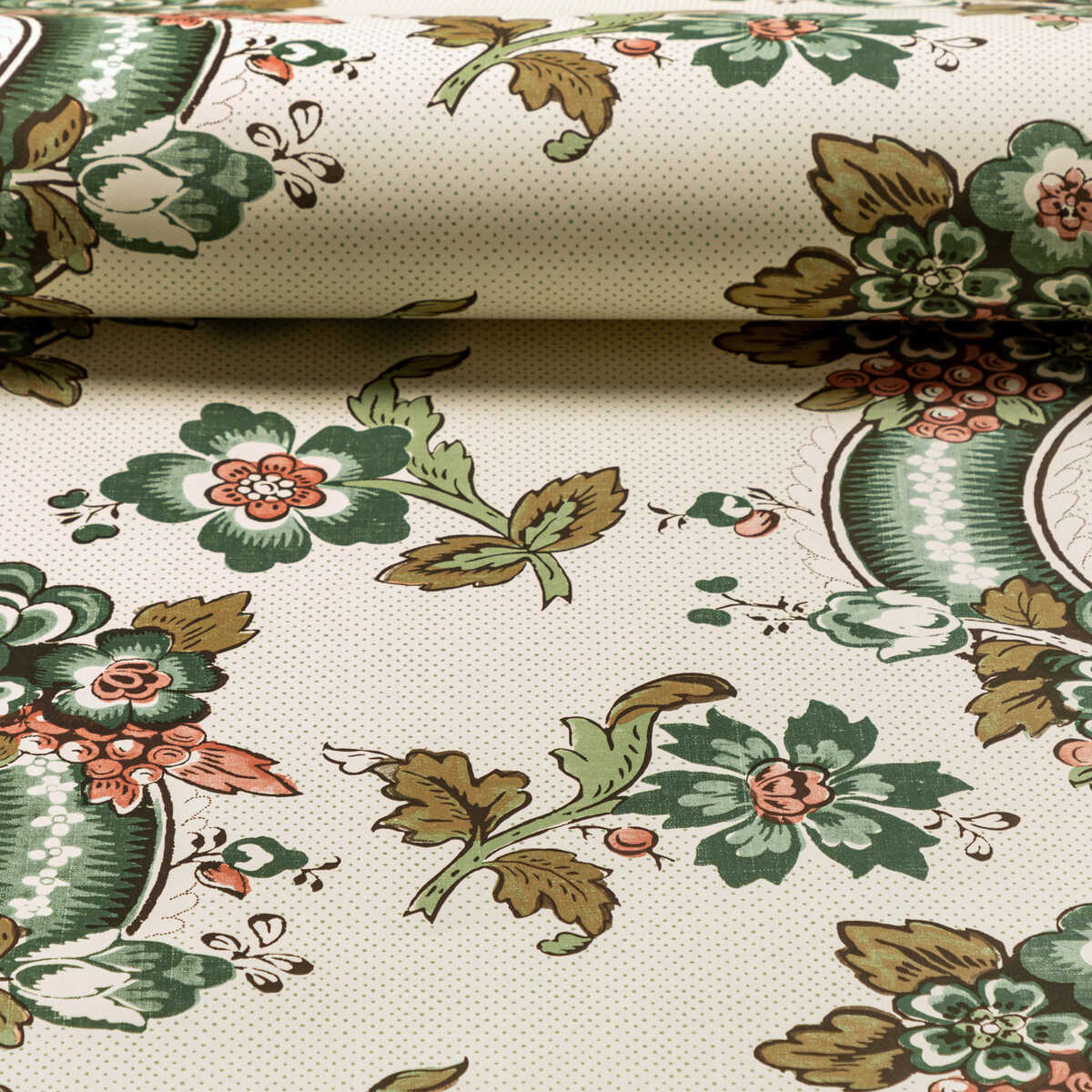 Benday Paper - Green/Rose - LEE JOFA Wallpaper