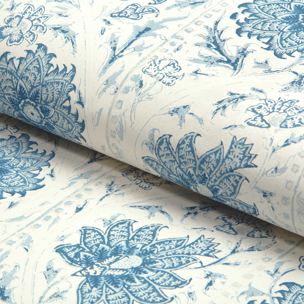 Calico Vine Wp - Porcelain - LEE JOFA Wallpaper