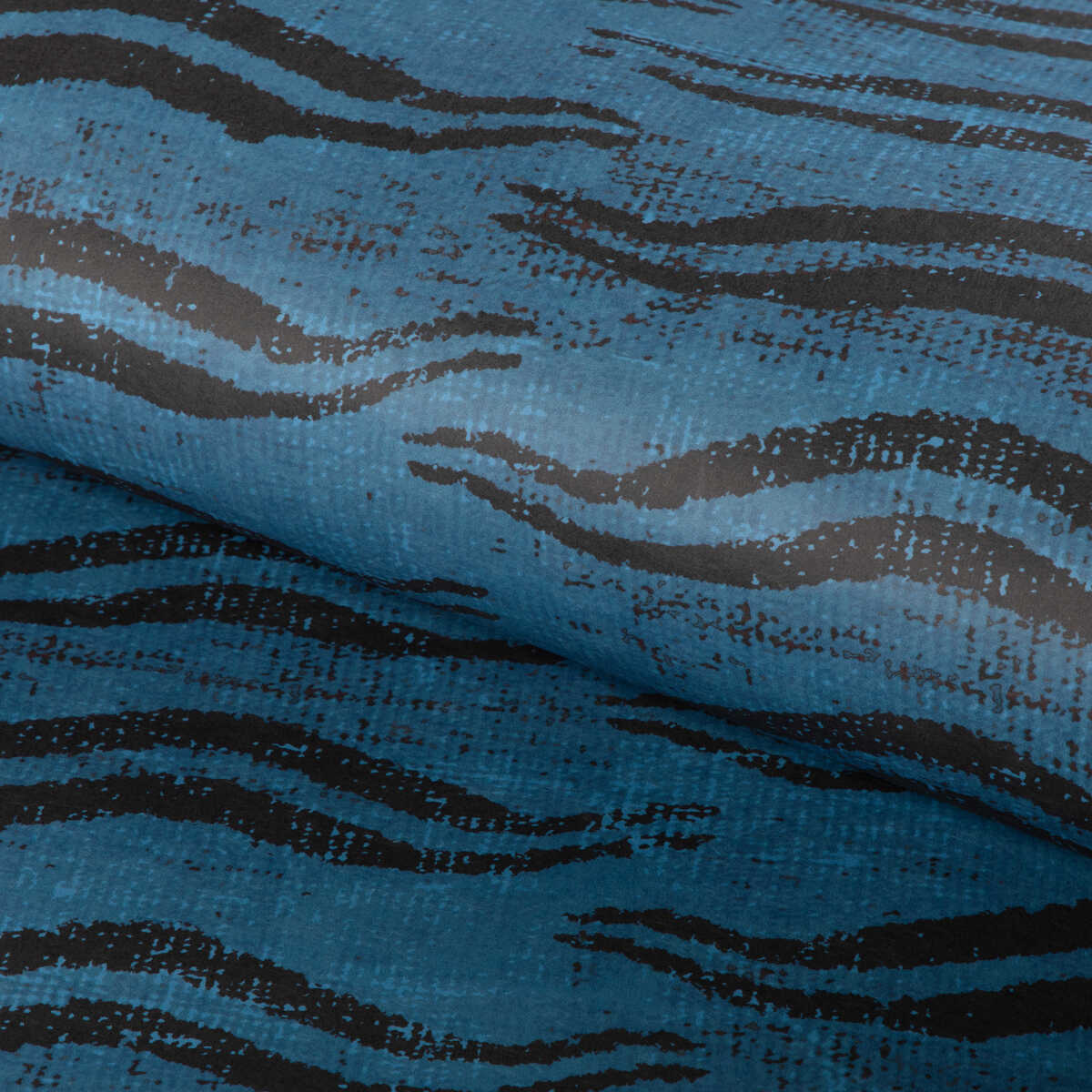 Beckett Paper - Azure - LEE JOFA Wallpaper