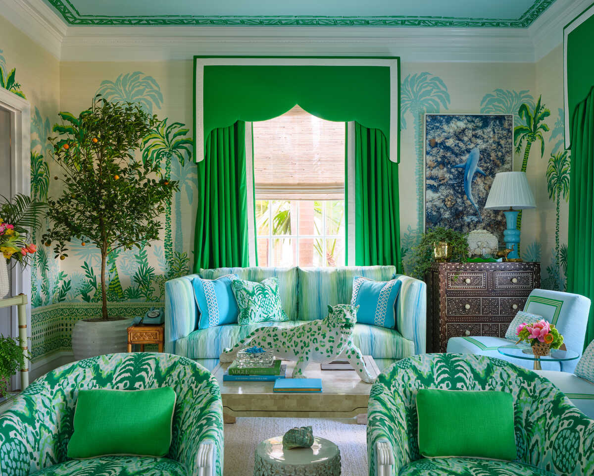 Palms Way Mural Gc - Green - LEE JOFA Wallpaper