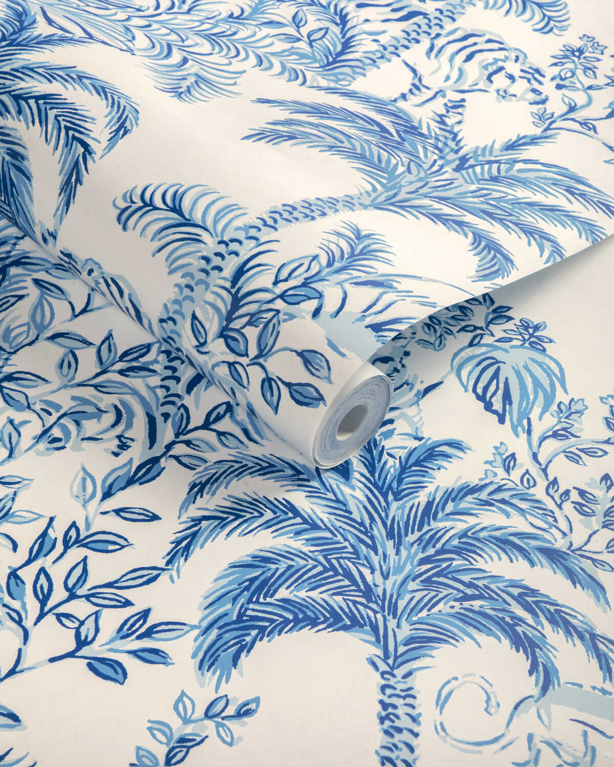 Tiger Queen Wp - Indigo - LEE JOFA Wallpaper