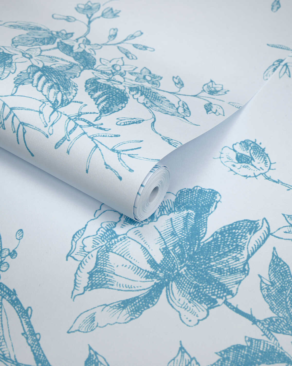 Tea Rose Toile Wp - Blue - LEE JOFA Wallpaper