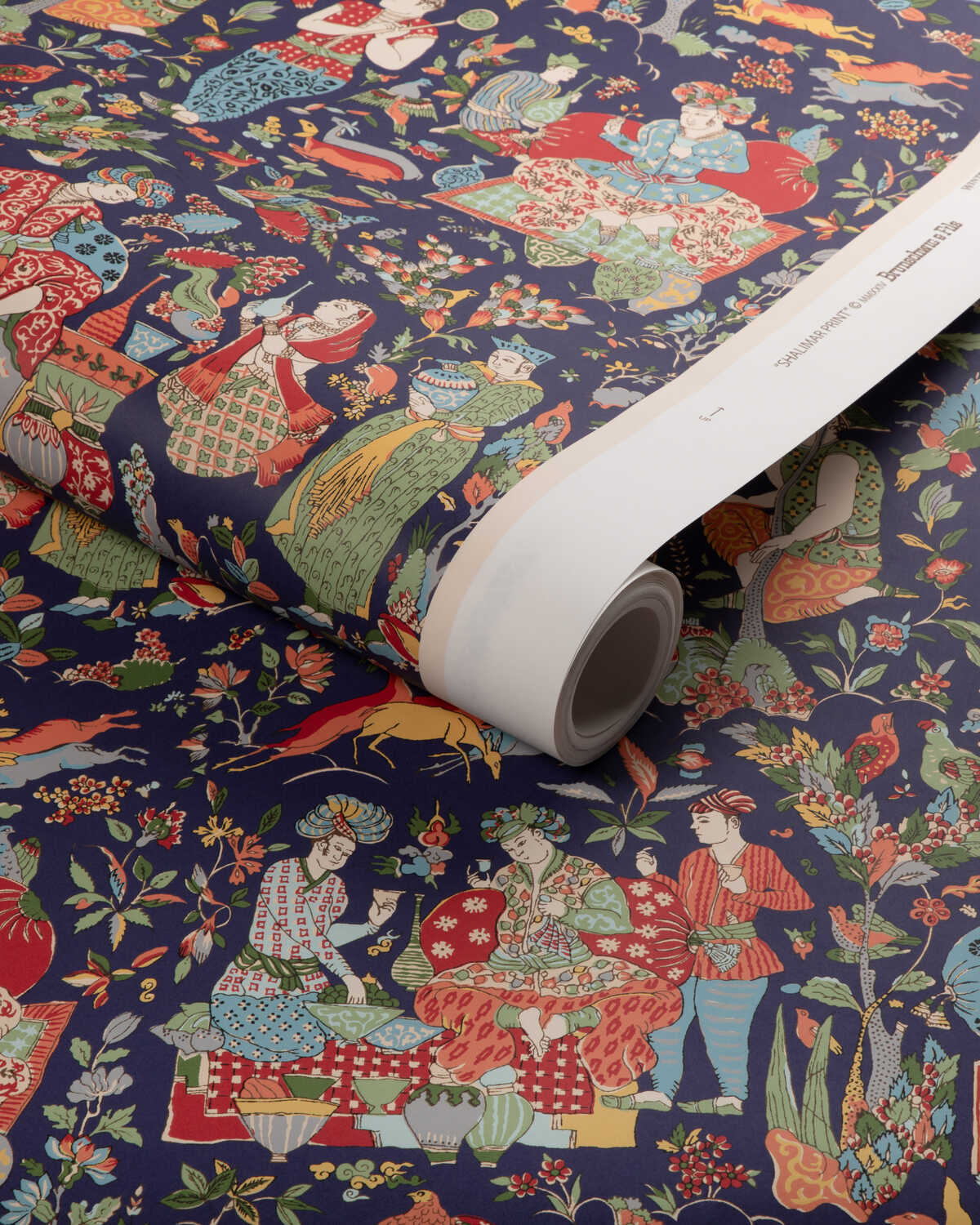 Shalimar - Navy/Red - BRUNSCHWIG & FILS Wallpaper