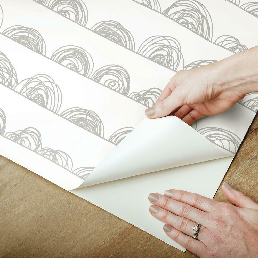 doodle-scallop-peel-and-stick-wallpaper-green-york-wallcoverings-rmk11992wp