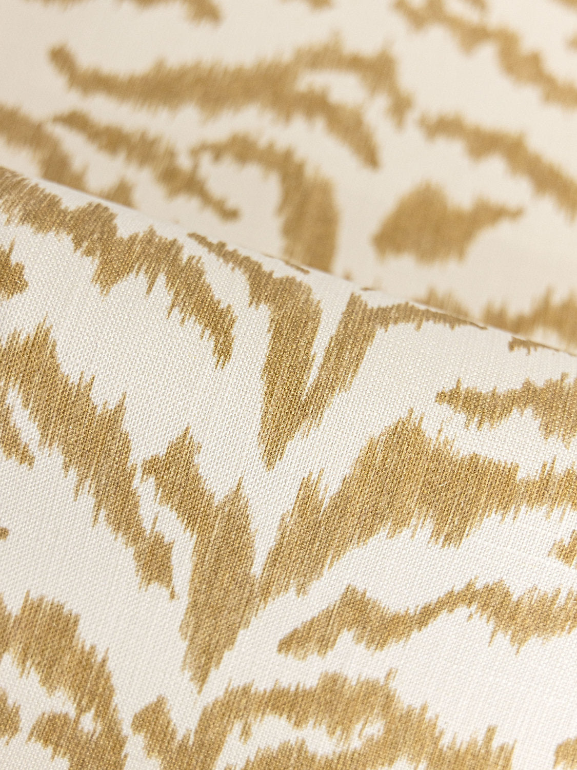 TIGRESS WALLCOVERING TIGER EYE SC WP88506 0005 by Scalamandre Wallcovering