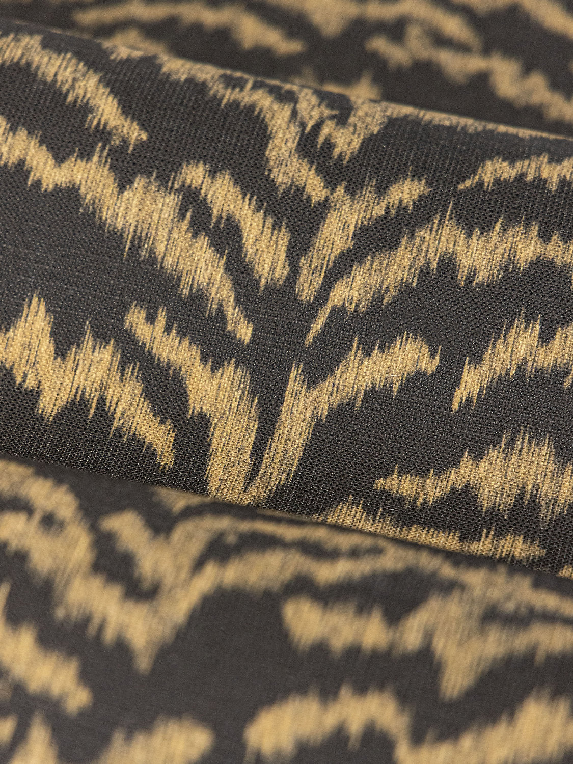 TIGRESS WALLCOVERING BRONZE ON BLACK SC WP88506 0006 by Scalamandre Wallcovering