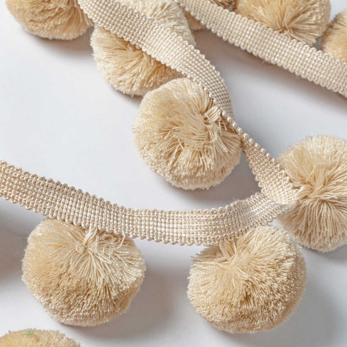 Jungle Poms - Cream - KRAVET COUTURE Recortar