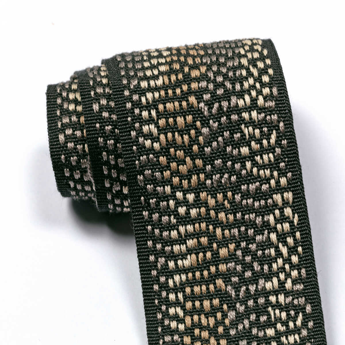Surge Tape - Blackened - LEE JOFA MODERN Trim