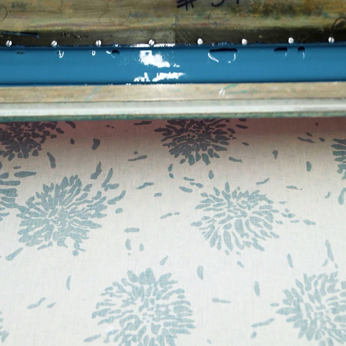 CHRYSANTHEMUM-BY-TILLETT-BLUES-SCHUMACHER-TL400013 - Schumacher Fabric