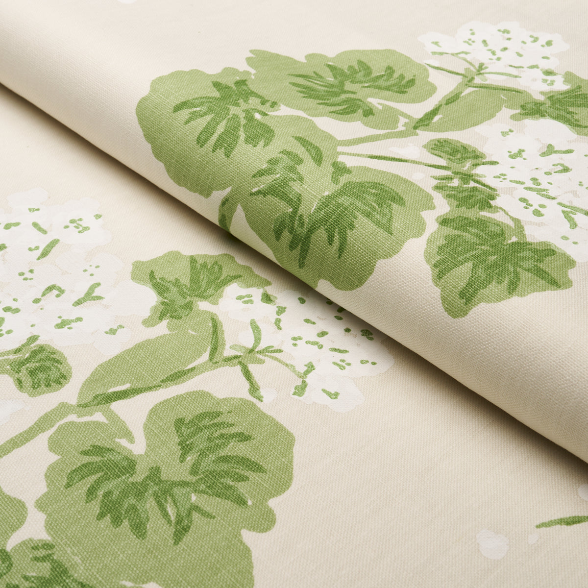 GERANIUM-WHITE-ON-NATURAL-SCHUMACHER-TL400020 - Schumacher Fabric