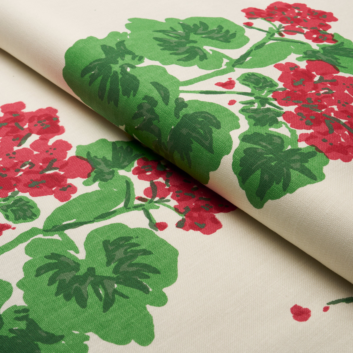 GERANIUM-RED-ON-NATURAL-SCHUMACHER-TL400021 - Schumacher Fabric
