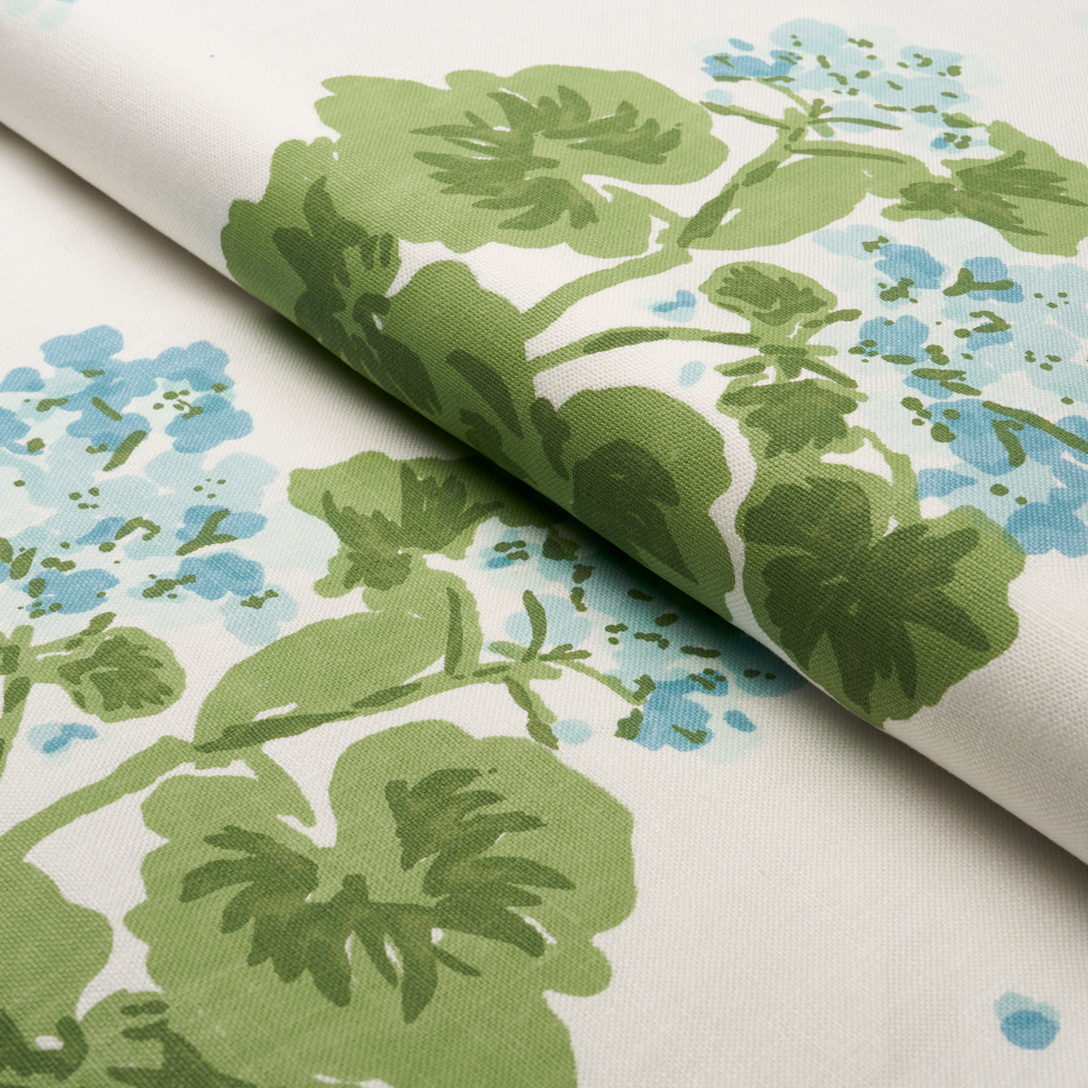 GERANIUM-SKY-SCHUMACHER-TL400023 - Schumacher Fabric
