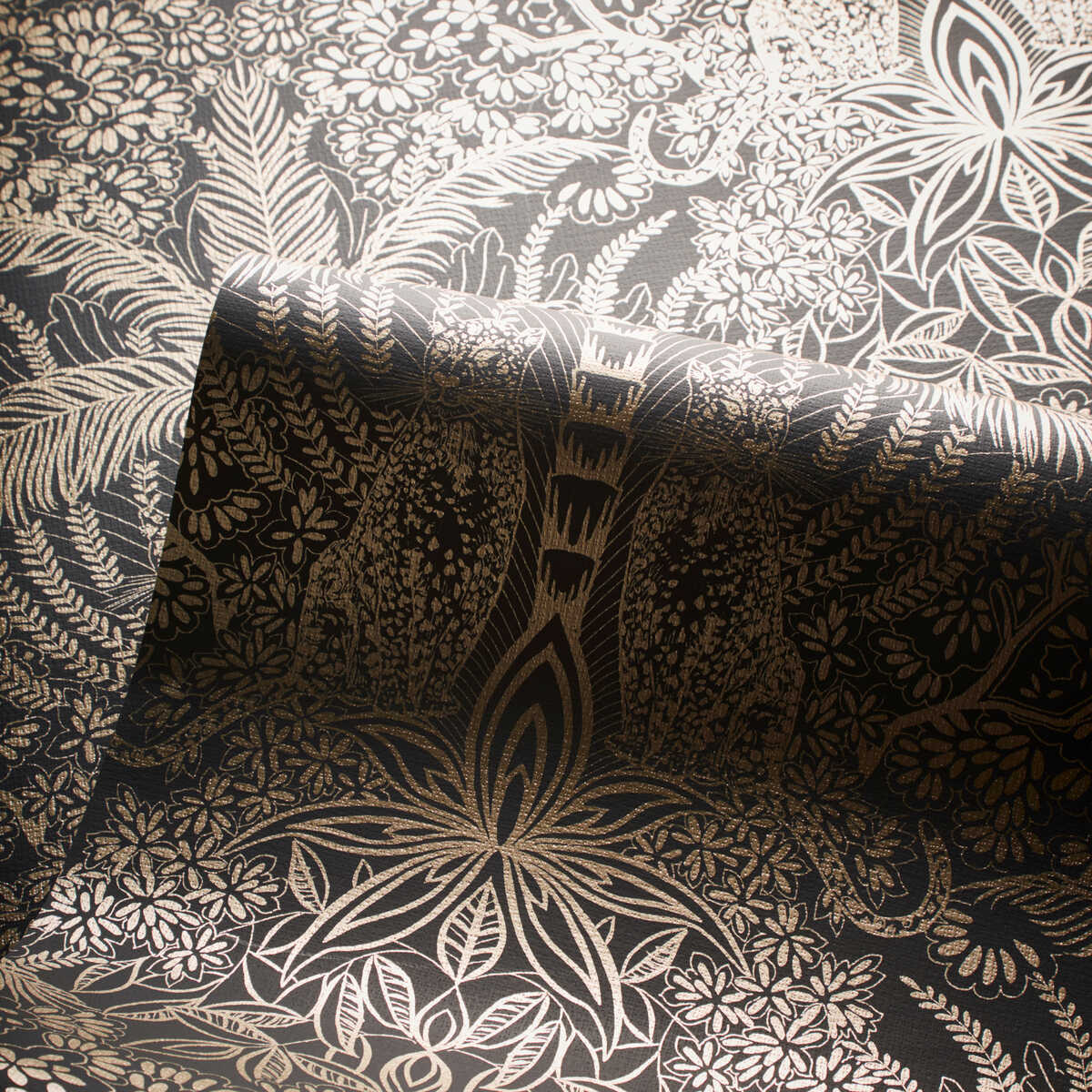 Leopardo - Antique/Noir Wp - CLARKE AND CLARKE Wallpaper