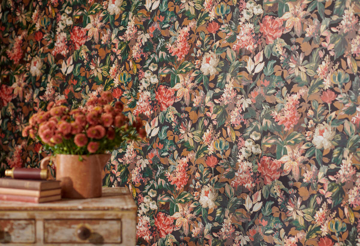 Lilum - Russet Noir Wp - CLARKE AND CLARKE Wallpaper