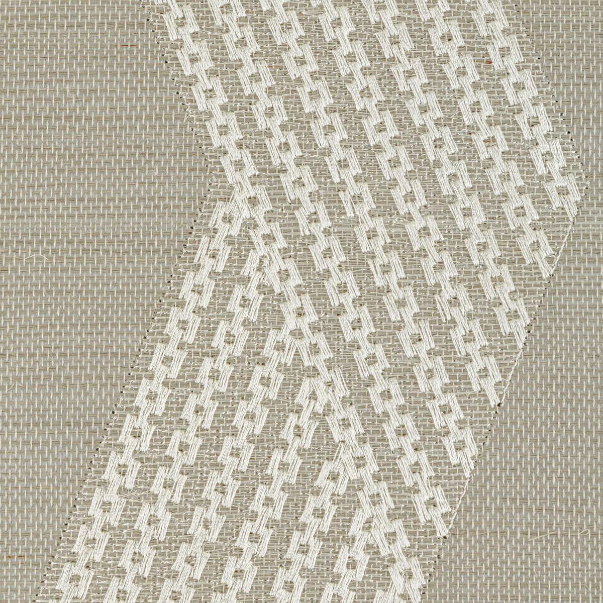 Chainlink Emb Sisal - Grey - KRAVET COUTURE Wallpaper