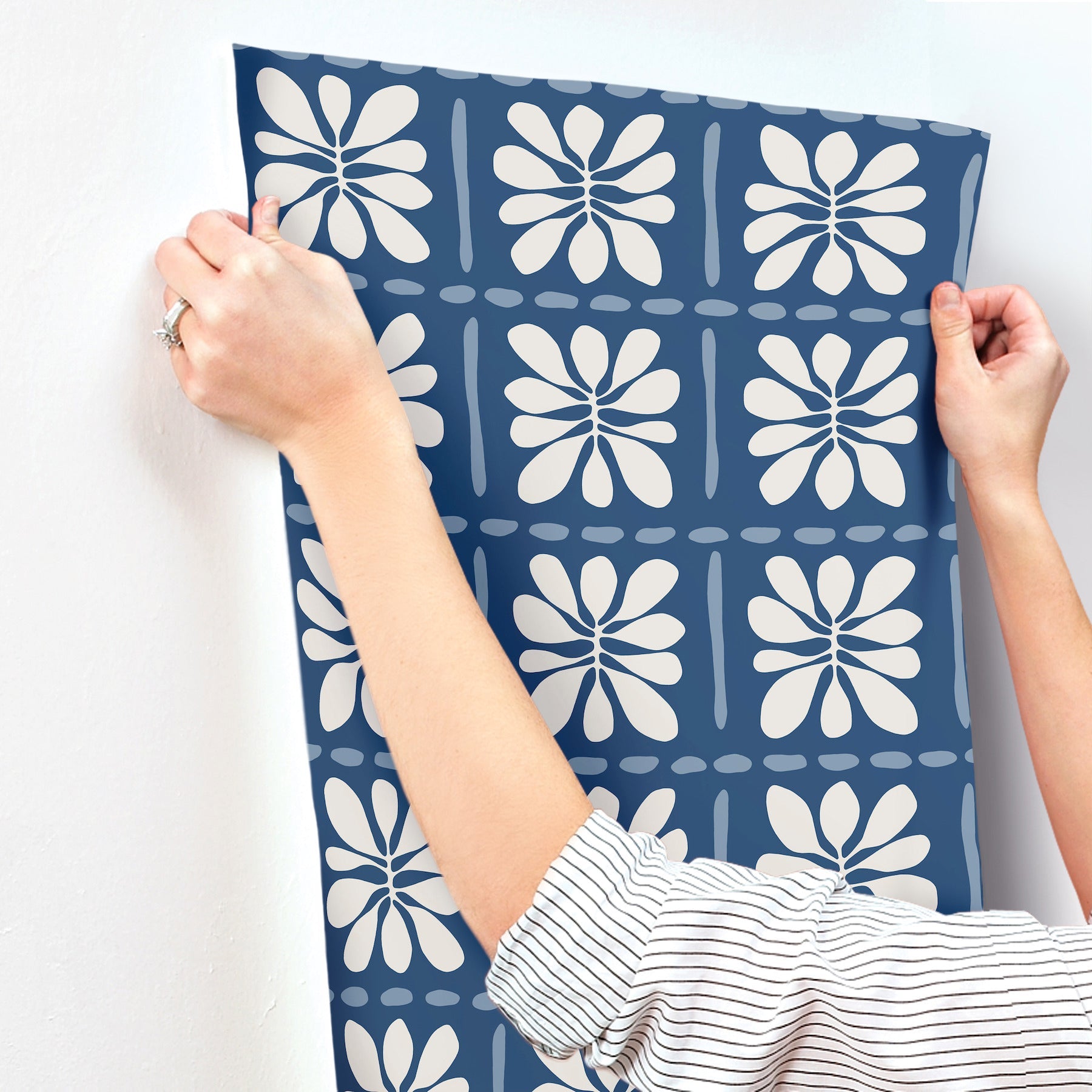 mimosa-fleur-wallpaper-ultramarine-york-wallcoverings-zm2807