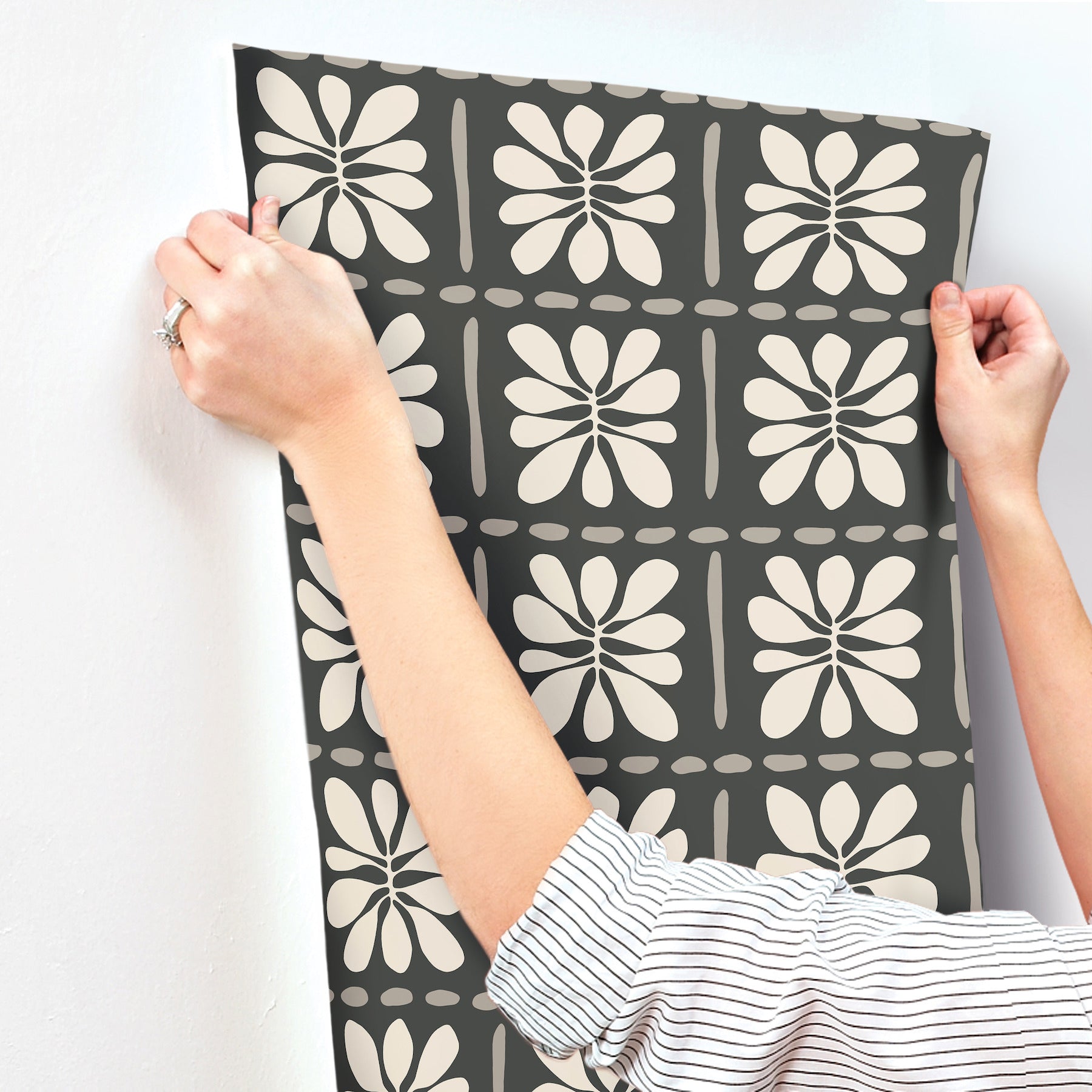 mimosa-fleur-wallpaper-carbon-black-york-wallcoverings-zm2810