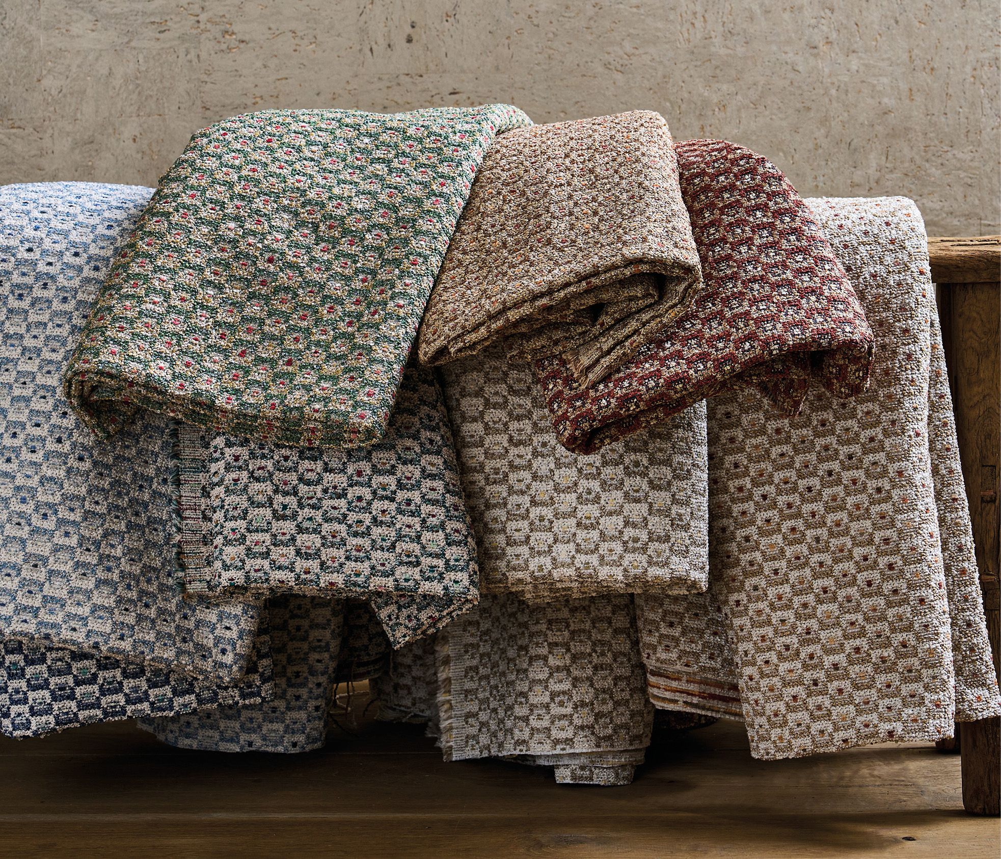 Rondo Amoroso Parchment/Ivory - Osborne & Little - F8062-04 Fabric