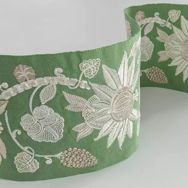 trianon-floral-greencreamivory-nina-campbell-nct516-02