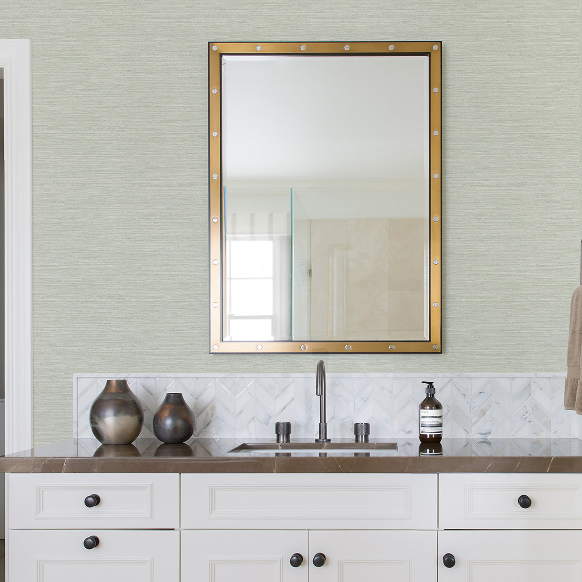 Picture of Cantor Light Green Faux Grasscloth Wallpaper