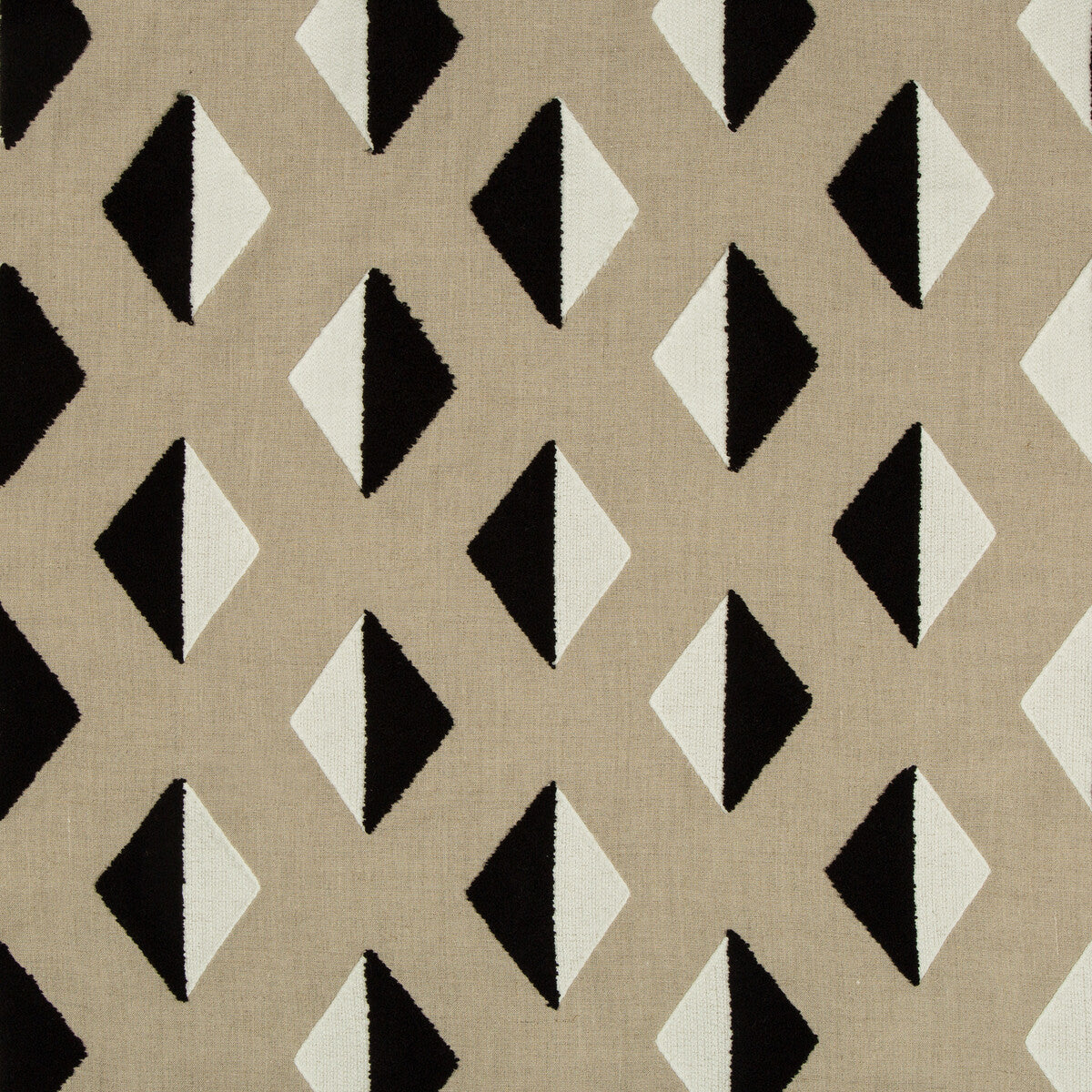 353898160-barroco-boucle-dalmatian-kravet-design